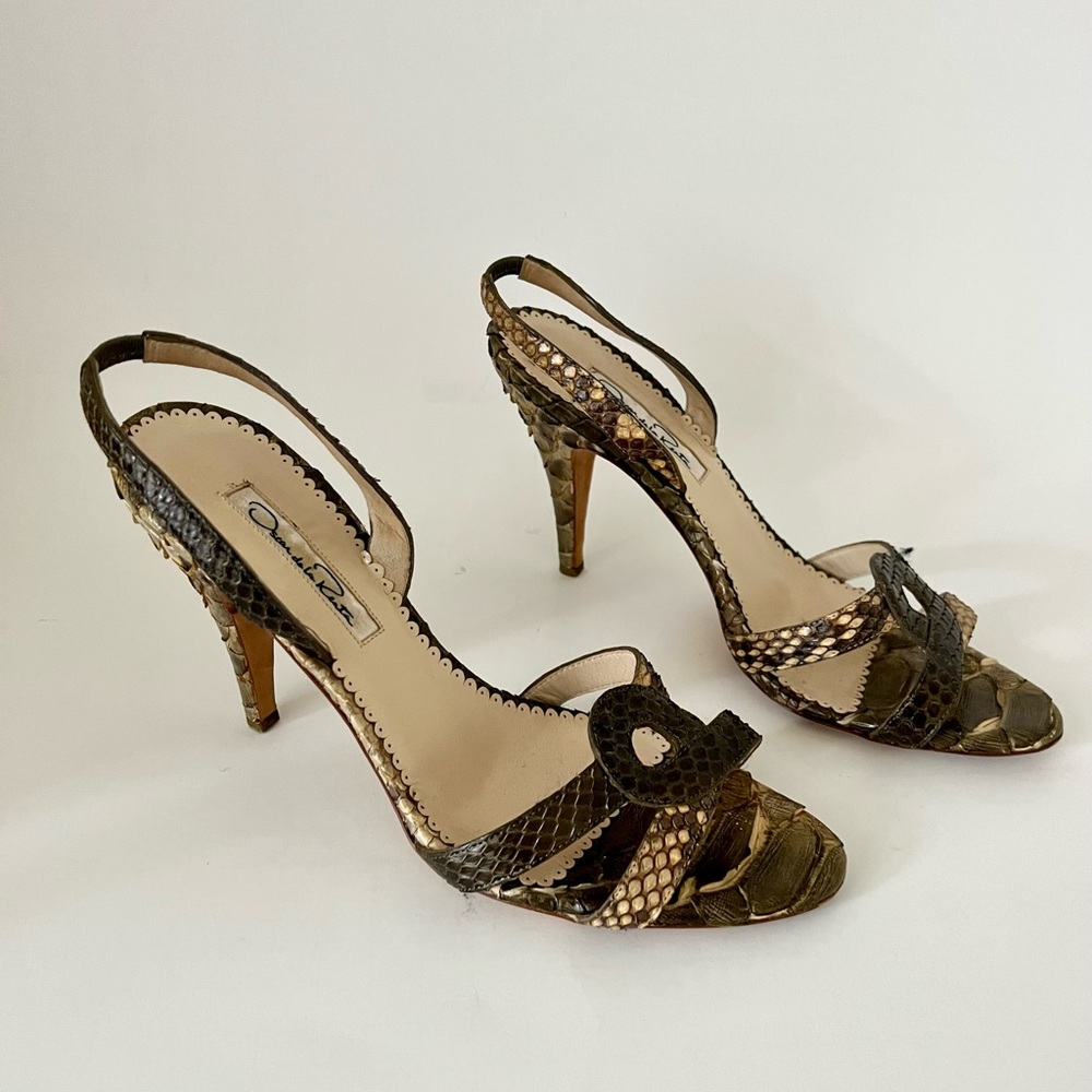 Pre-Owned Oscar De La Renta Python Slingback Shoe… - image 1